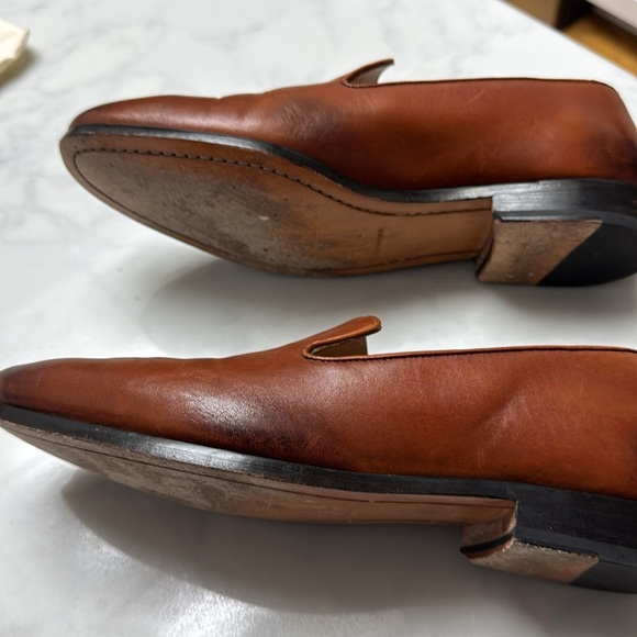 Venetian Leather Loafers 9.5-10D
Cognac with bix and shoe bags and shoe horn - Picture 3 of 6